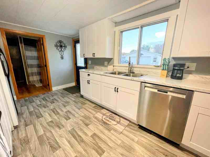 472 E 14th St - Photo 7 of 20
