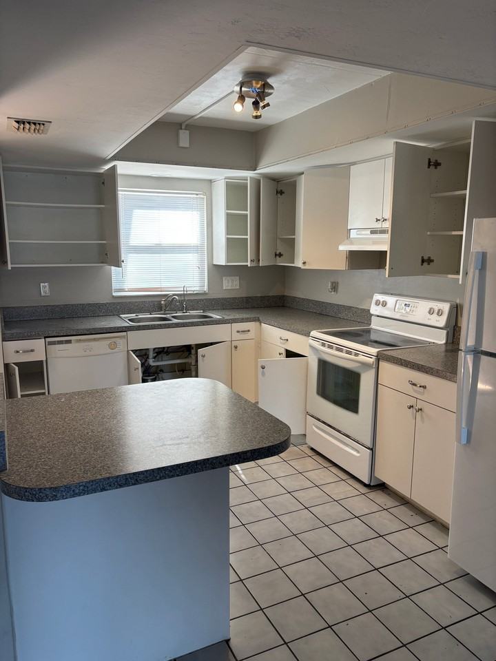 706 Se 13th Ct #B - Photo 7 of 9
