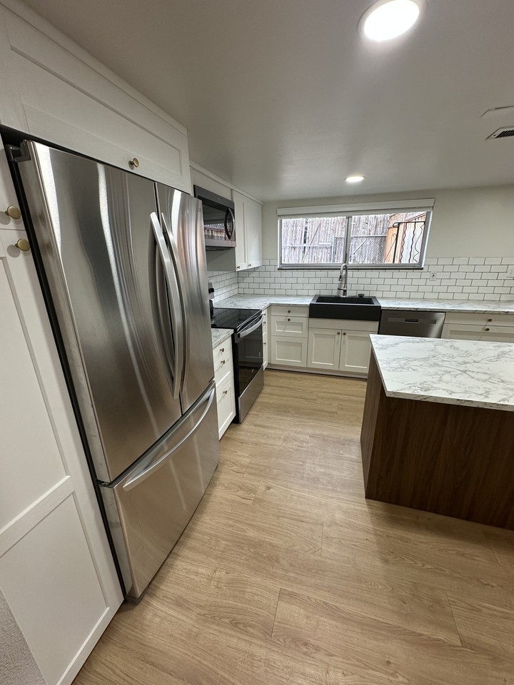 966 N Main St - Photo 3 of 14