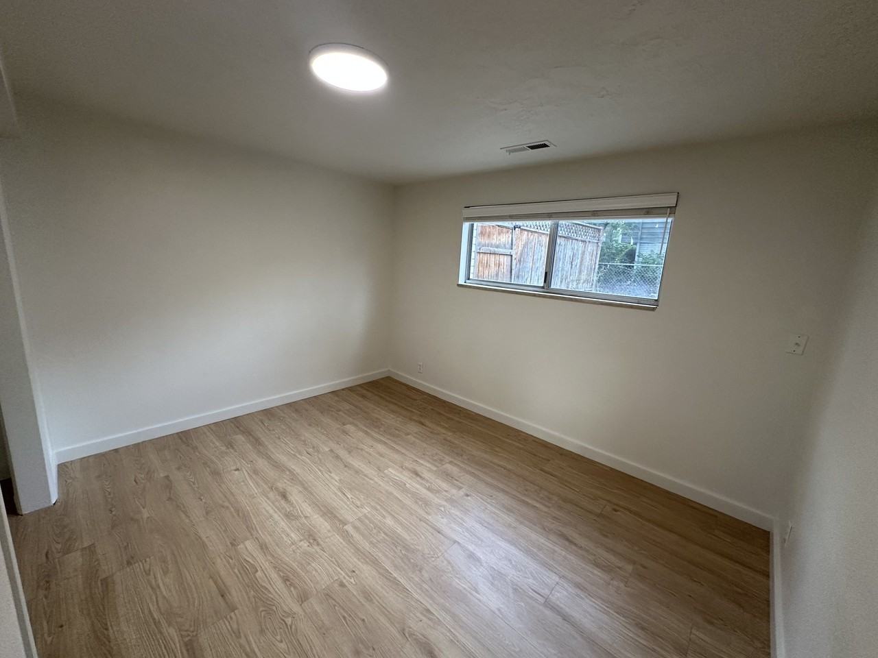 966 N Main St - Photo 5 of 14