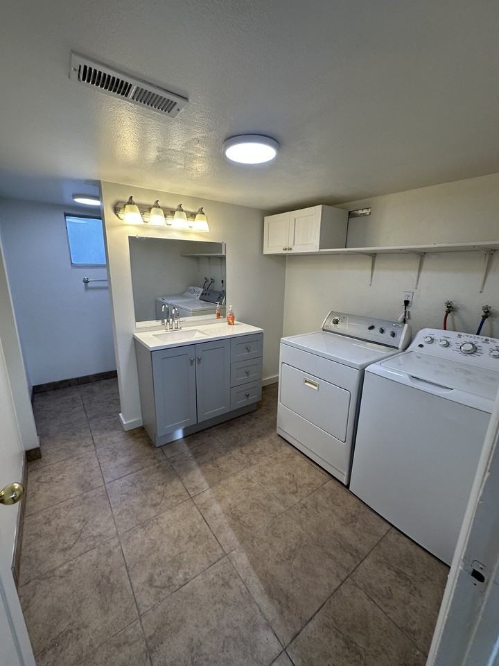 966 N Main St - Photo 6 of 14