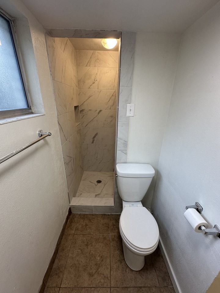 966 N Main St - Photo 7 of 14