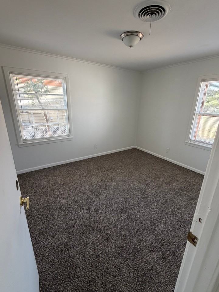 311 N Palo Duro St - Photo 5 of 7