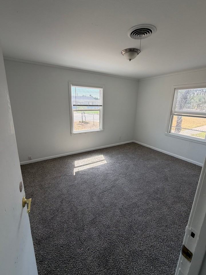 311 N Palo Duro St - Photo 6 of 7