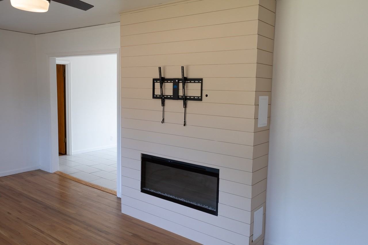 5118 E 23rd St - Photo 3 of 20