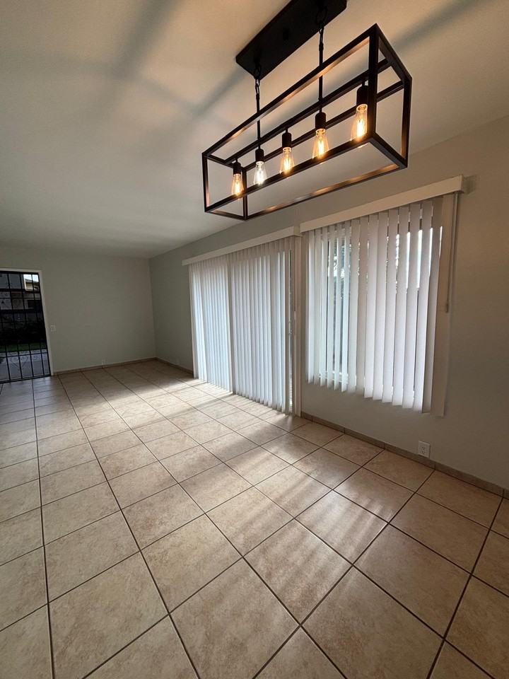 1729 Regency Way #C - Photo 3 of 15