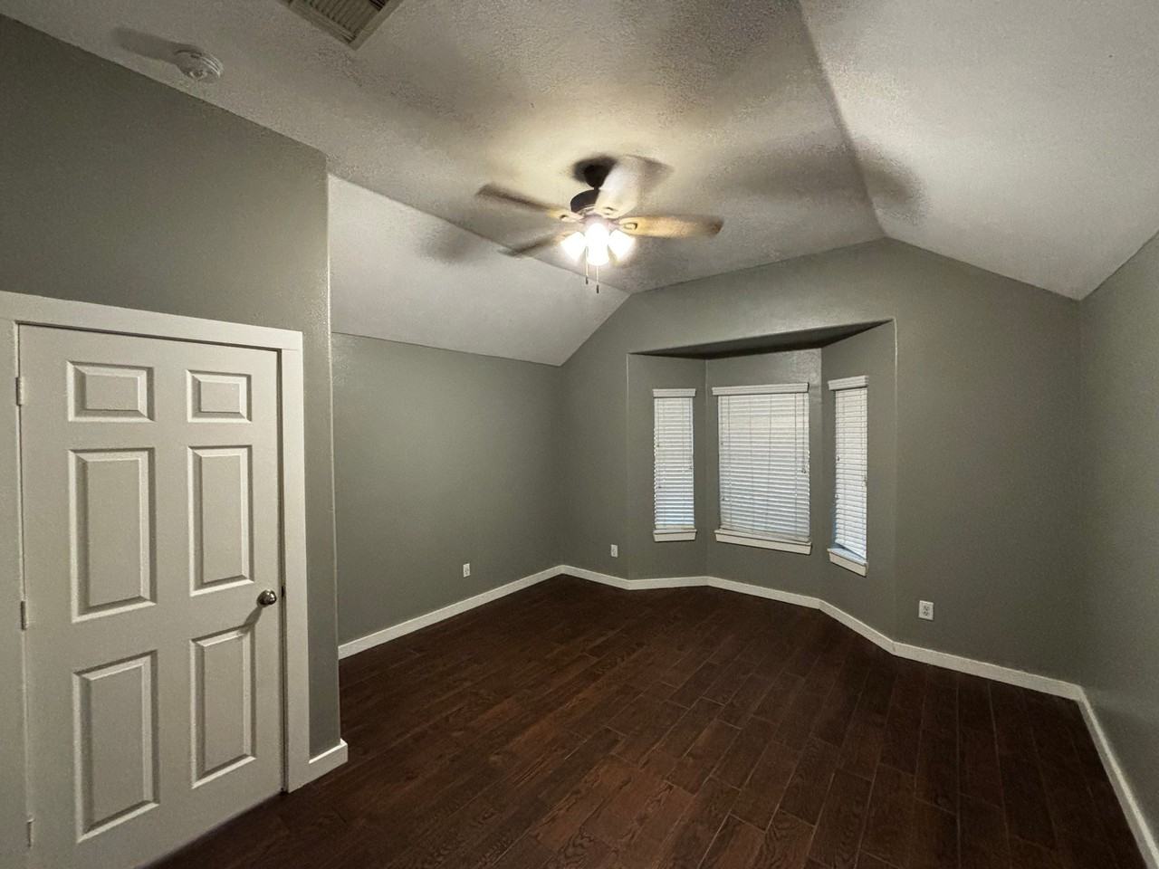 4623 Village Park Dr - Photo 5 of 14