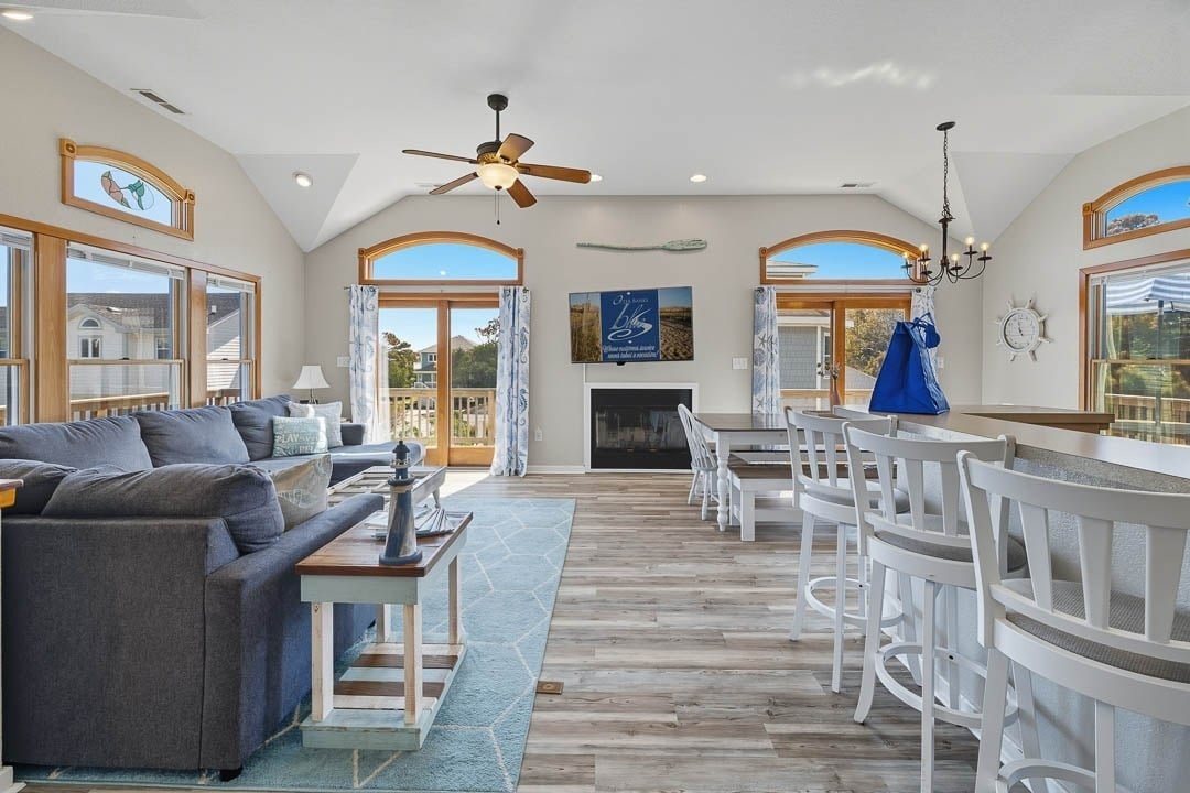 750 Sea Horse Ct - Photo 3 of 10