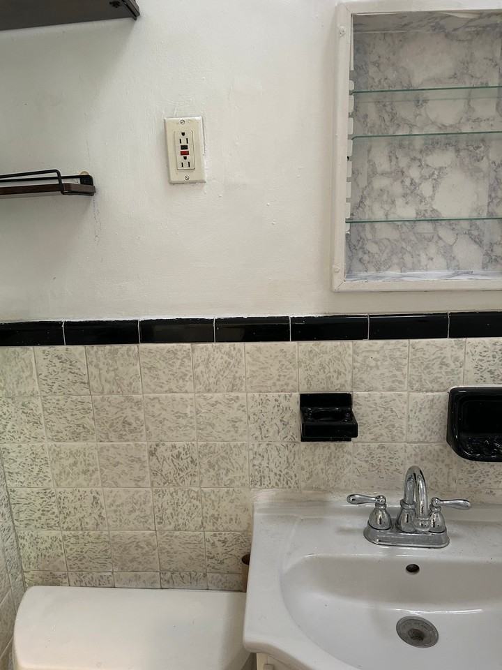 162 Underhill Ave - Photo 2 of 7