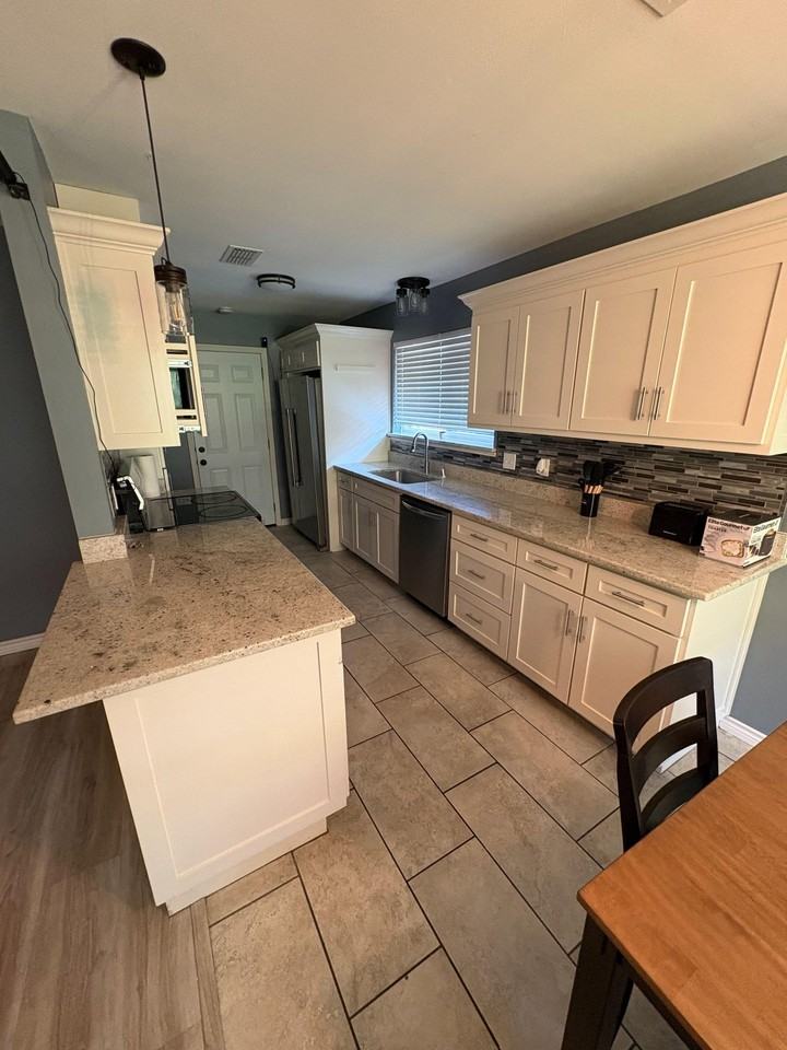 1721 Caddo Dr - Photo 6 of 20