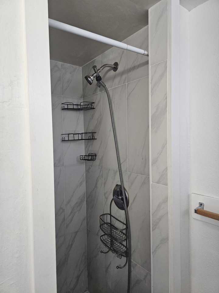 929 Sheridan St #504 - Photo 3 of 8