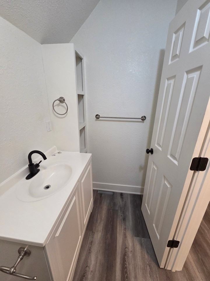 3222 E 11th St - Photo 3 of 19