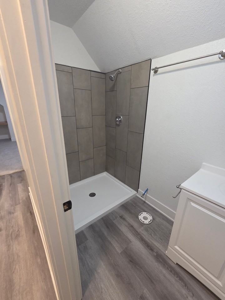 3222 E 11th St - Photo 4 of 19
