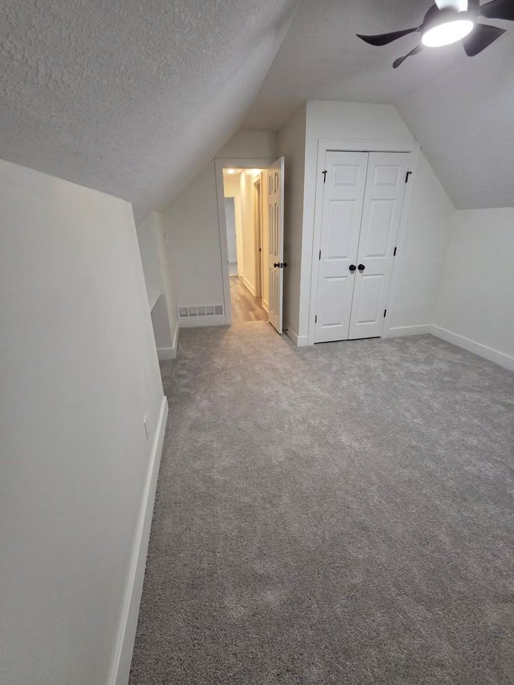 3222 E 11th St - Photo 5 of 19