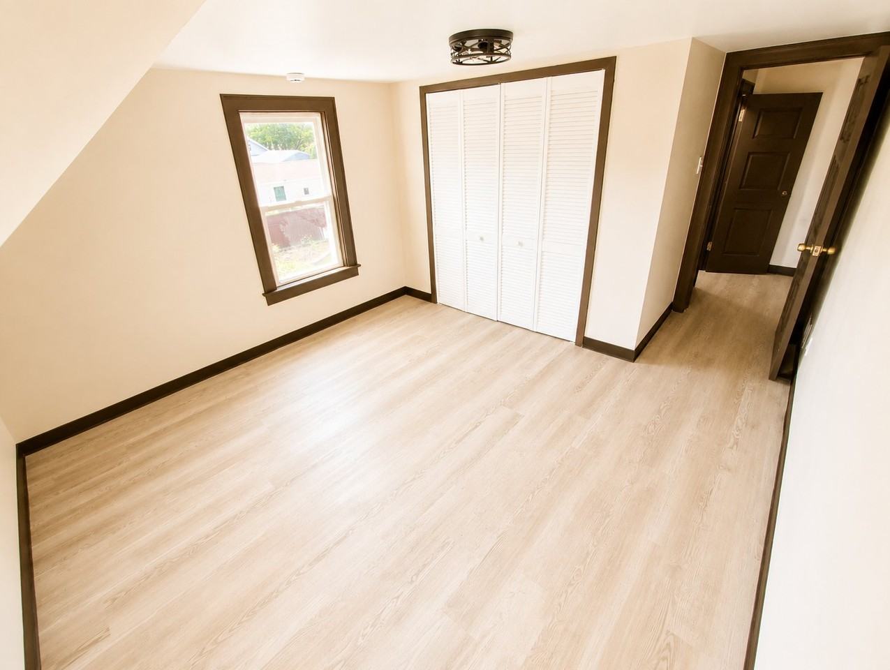 1329 W Commercial St - Photo 2 of 9