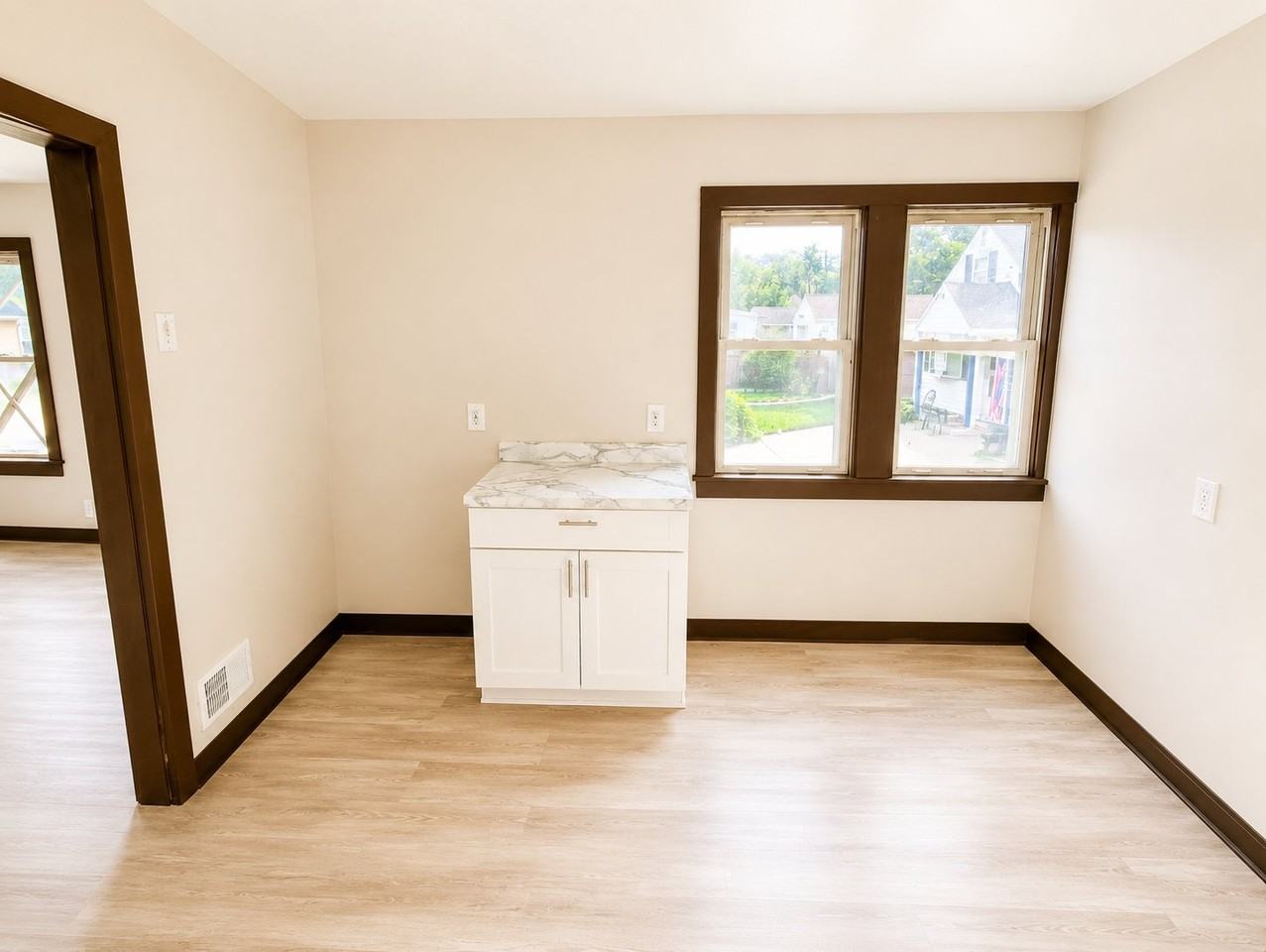 1329 W Commercial St - Photo 5 of 9
