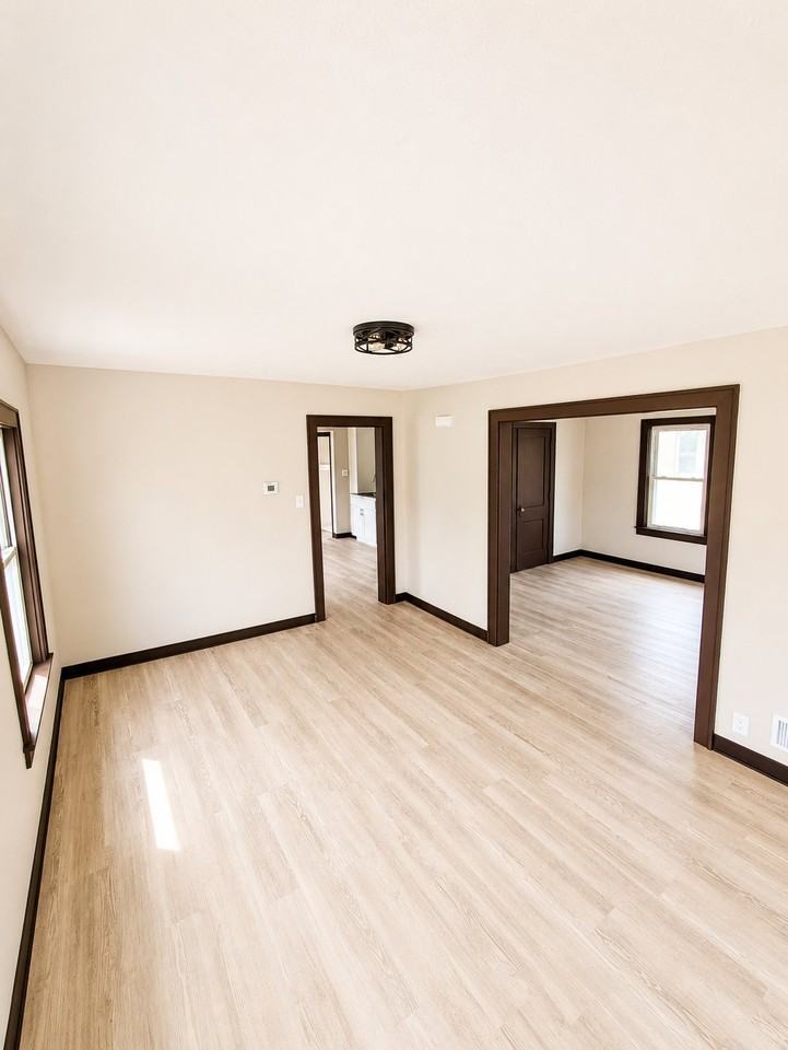 1329 W Commercial St - Photo 6 of 9