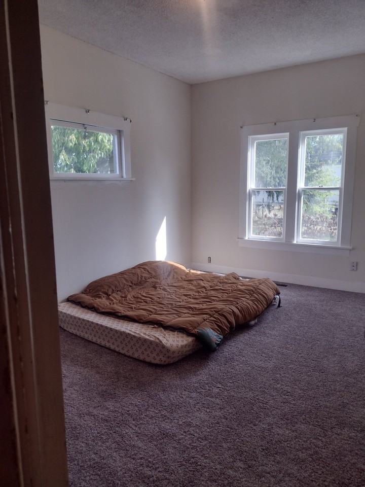 17923 52nd Ave E - Photo 5 of 8