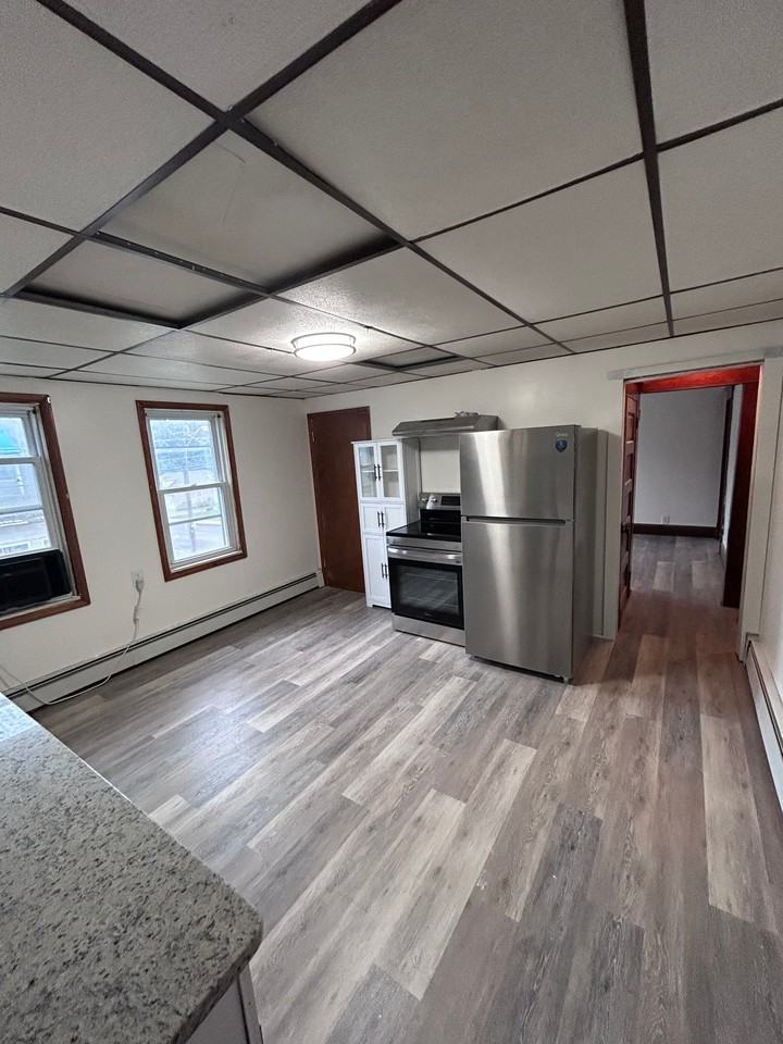 1295 Reynolds Ave - Photo 3 of 22