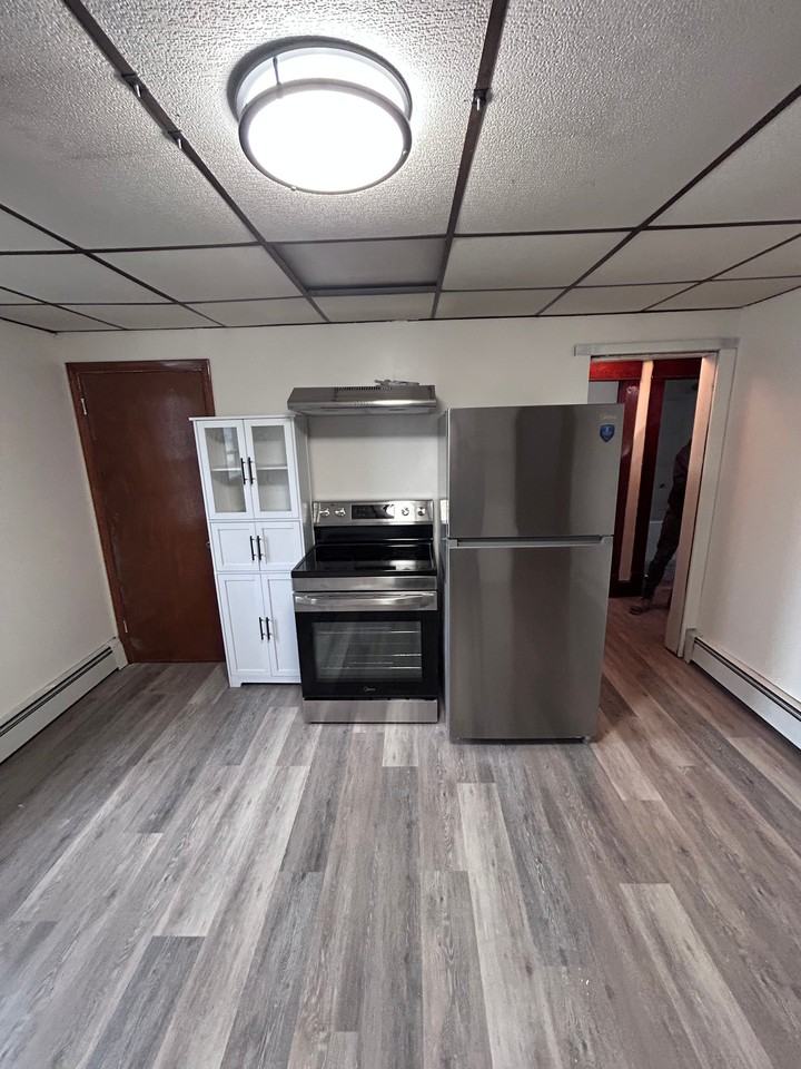 1295 Reynolds Ave - Photo 4 of 22