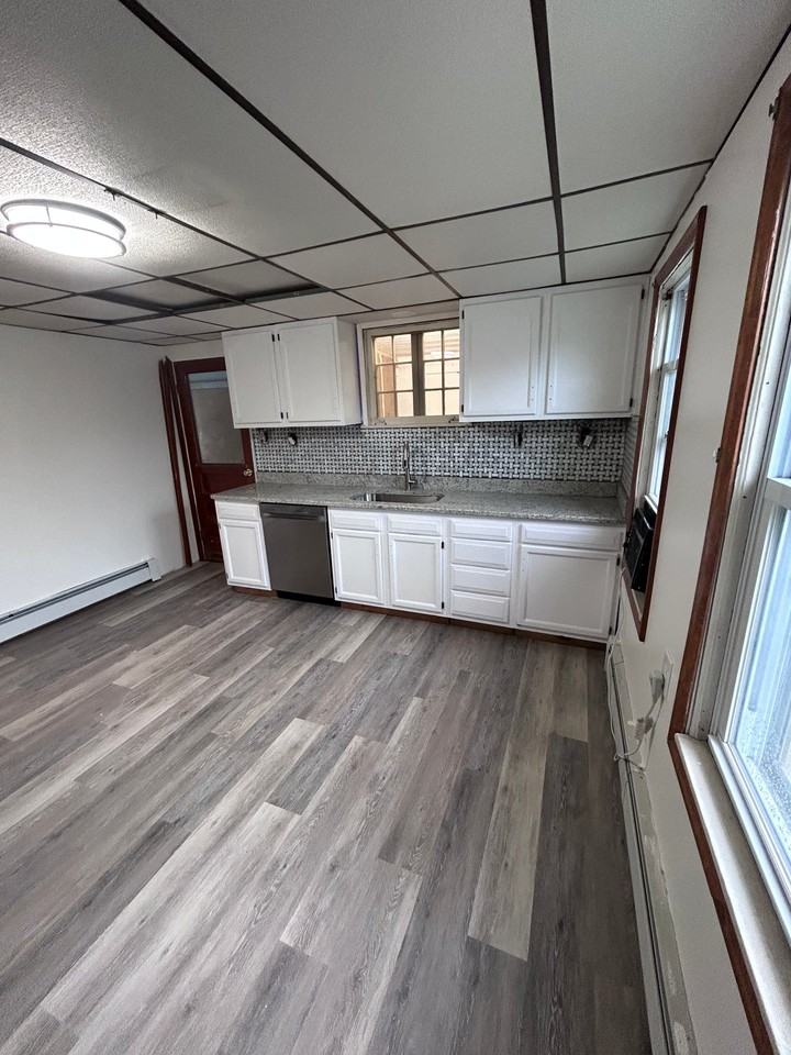 1295 Reynolds Ave - Photo 5 of 22