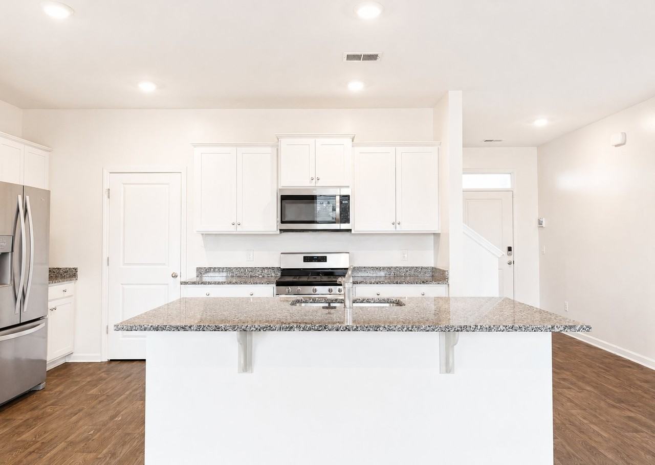 169 Oakwood Blvd - Photo 4 of 20