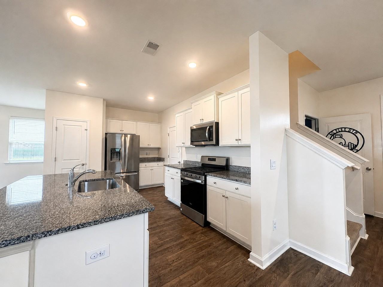 169 Oakwood Blvd - Photo 5 of 20