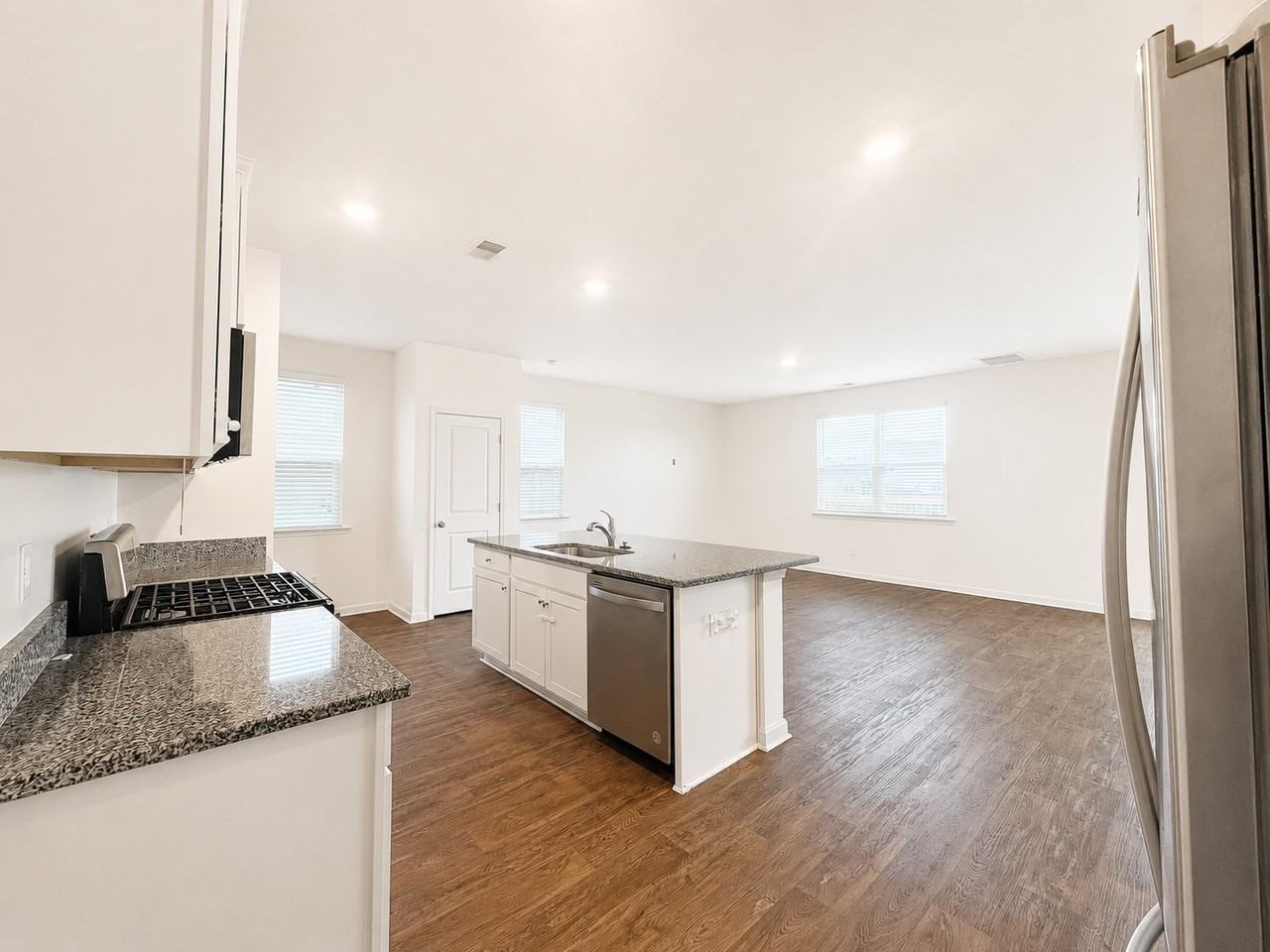 169 Oakwood Blvd - Photo 6 of 20