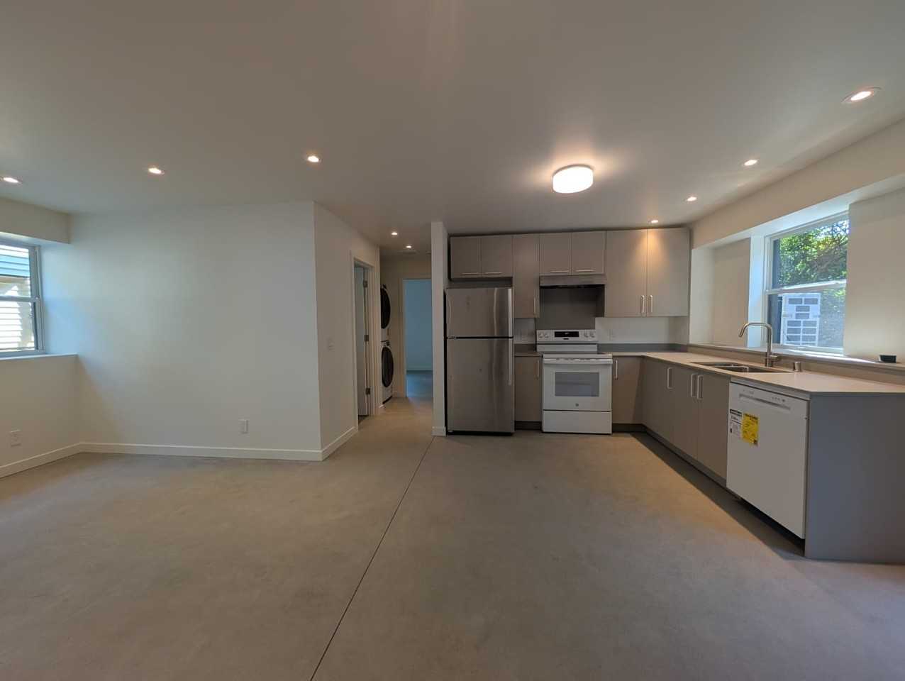 5714 25th Ave Ne #B - Photo 4 of 12