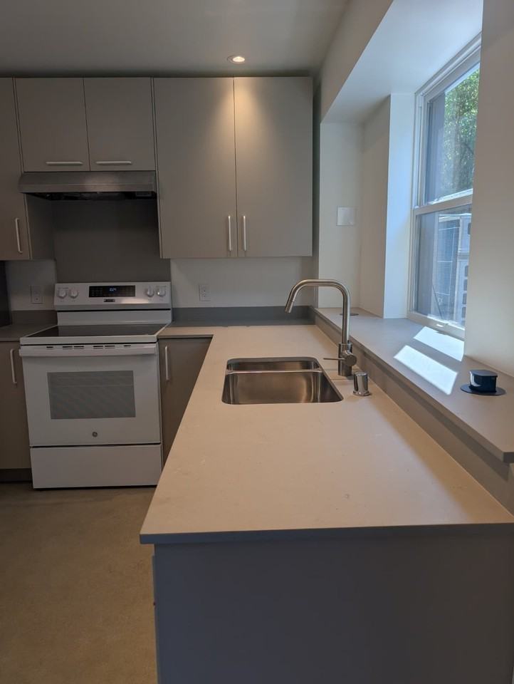 5714 25th Ave Ne #B - Photo 5 of 12