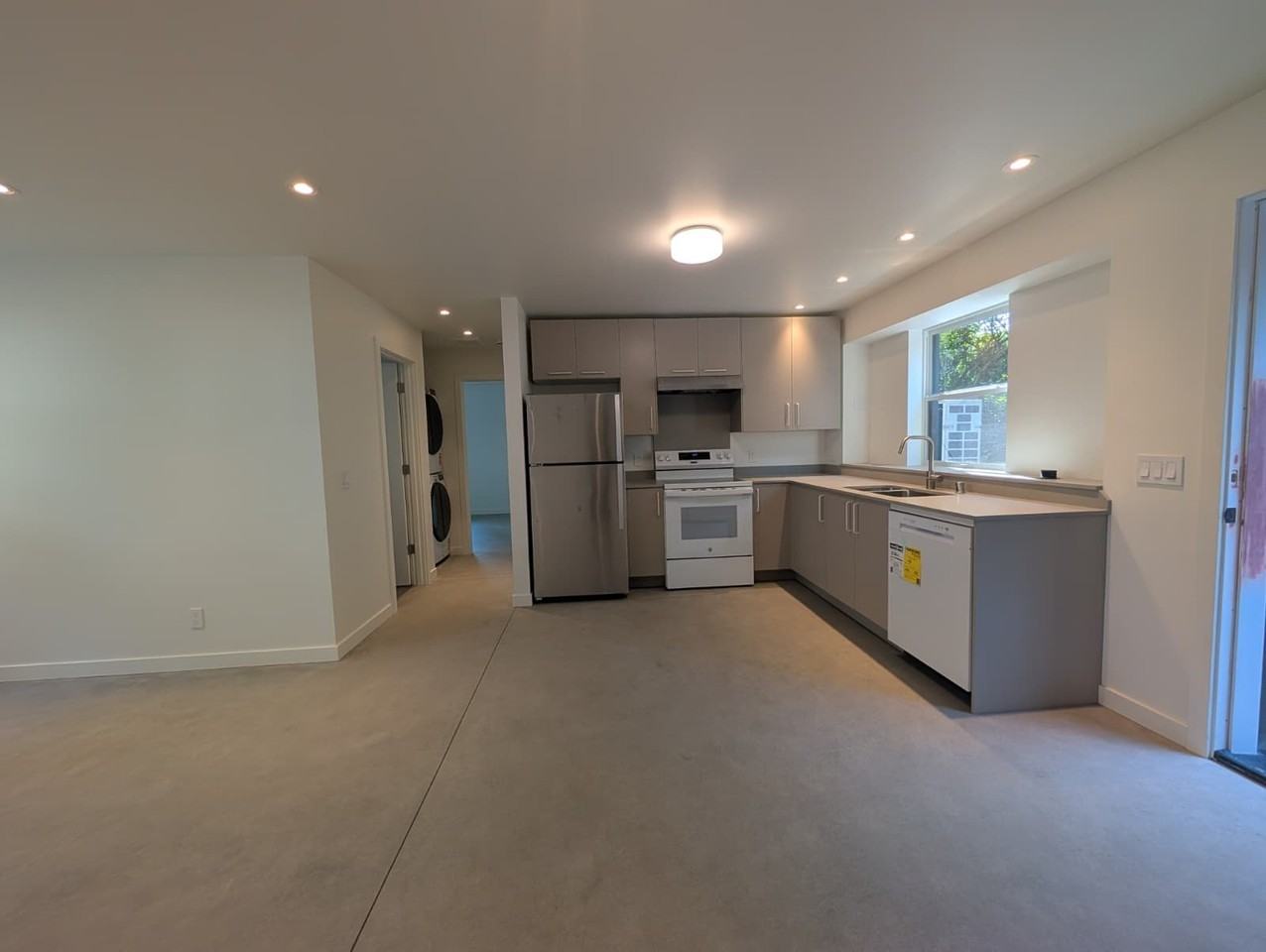 5714 25th Ave Ne #B - Photo 6 of 12