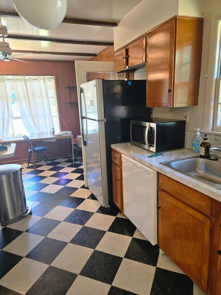 1112 Dunoon Rd - Photo 3 of 6