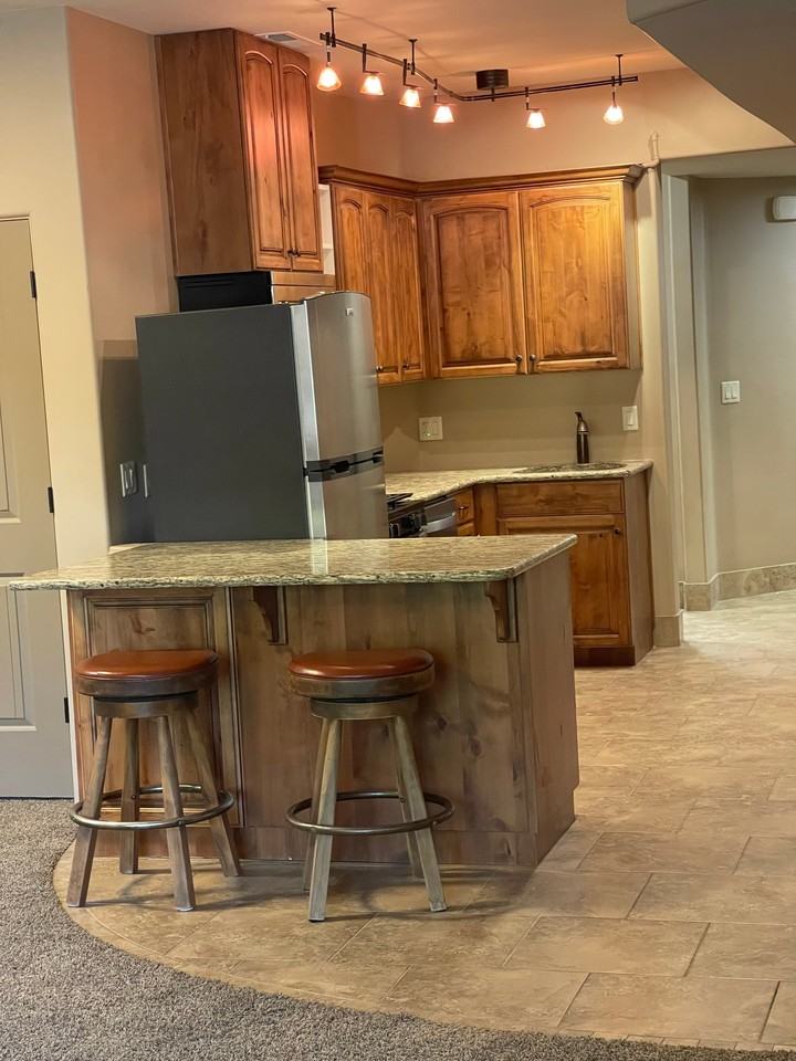 871 W Essex St #1 - Photo 3 of 13