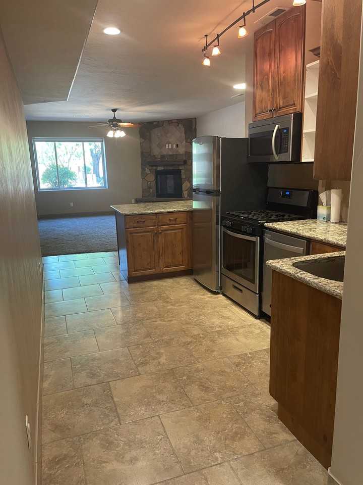 871 W Essex St #1 - Photo 5 of 13
