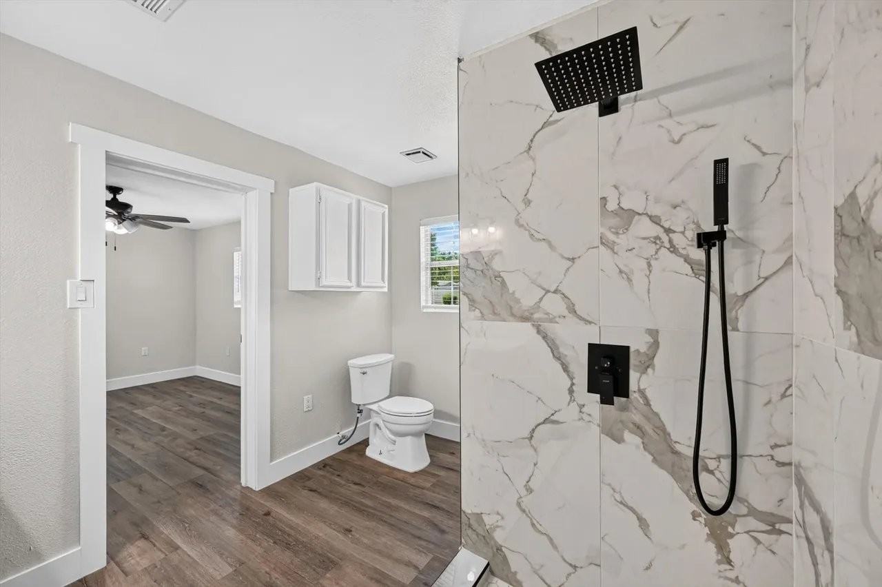 1022 Denton Dr - Photo 4 of 15