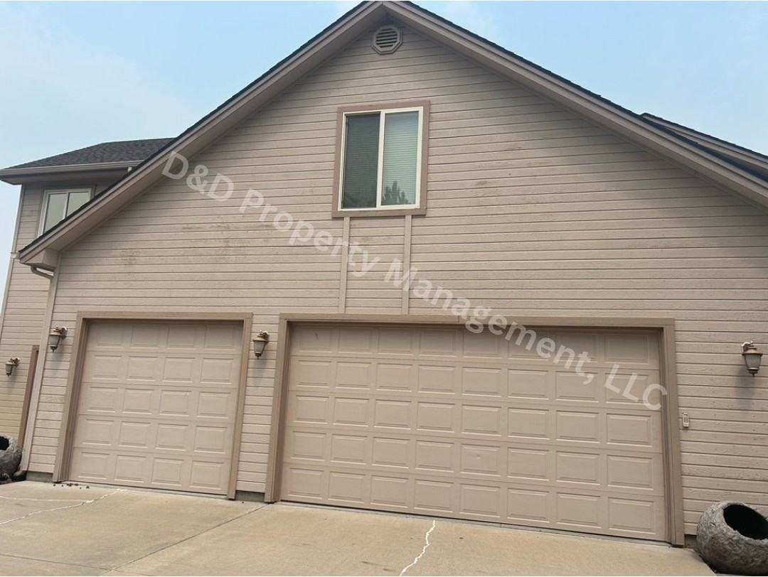568 Mahard Dr - Photo 2 of 15