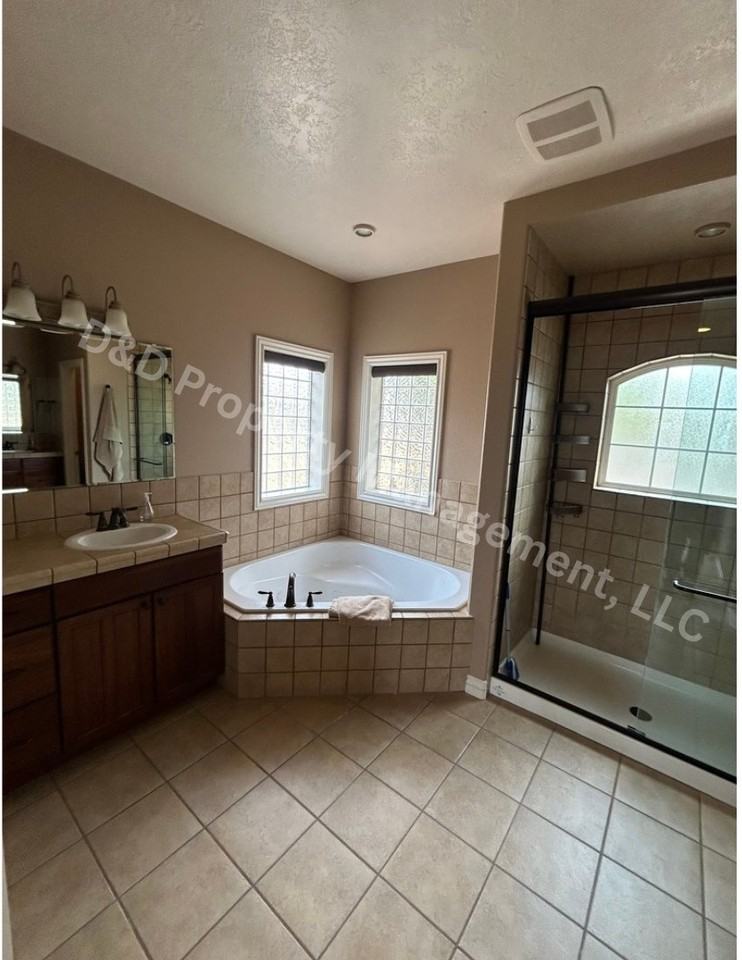 568 Mahard Dr - Photo 6 of 15