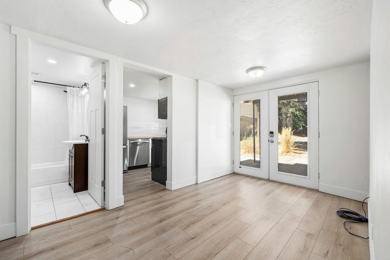 31 Wn, #BS - Photo 2 of 14