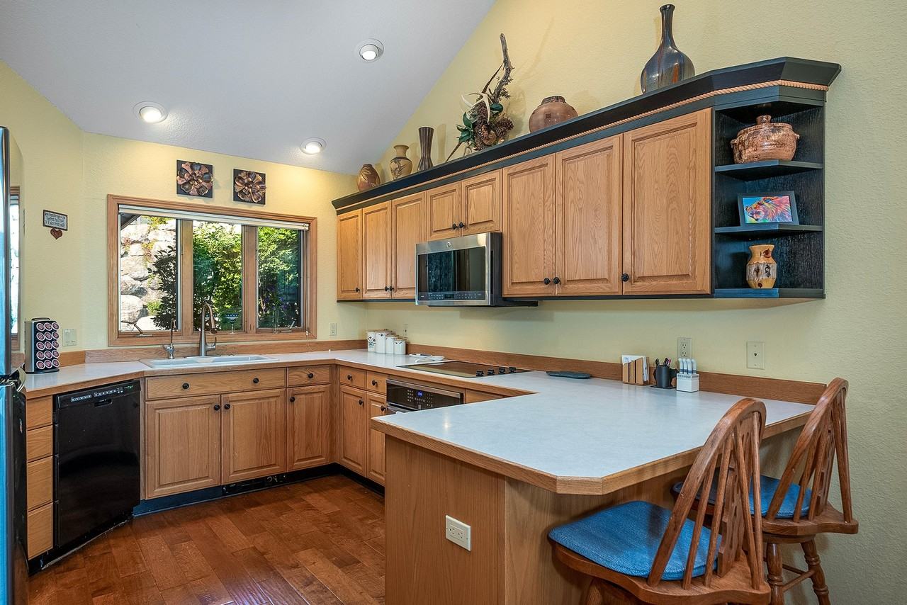 222 Pennant Ln - Photo 2 of 39