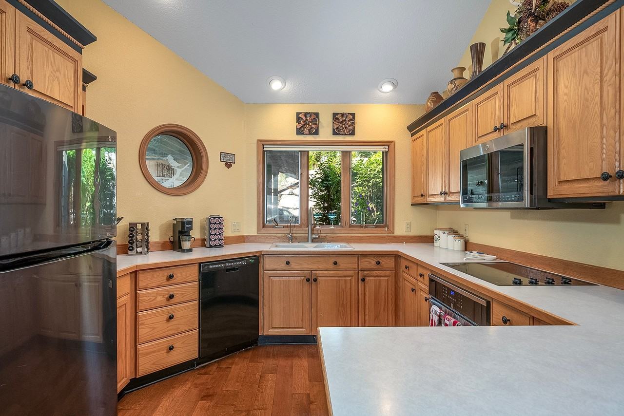 222 Pennant Ln - Photo 3 of 39