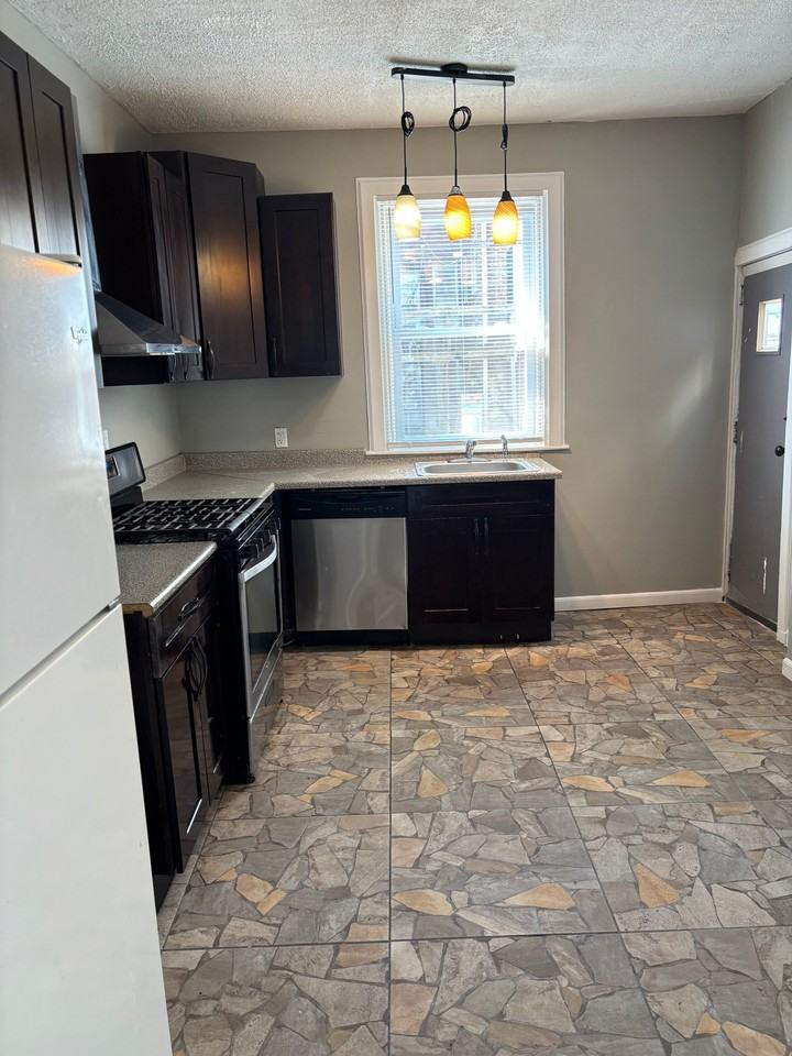 302 E Albanus St - Photo 7 of 16