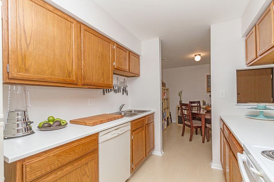 1426 Stonebridge Cir #K5 - Photo 4 of 10