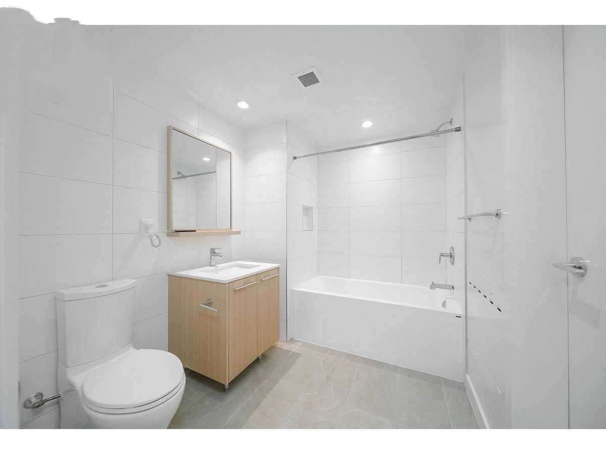 9888 University Crescent #4F - Photo 7 of 10