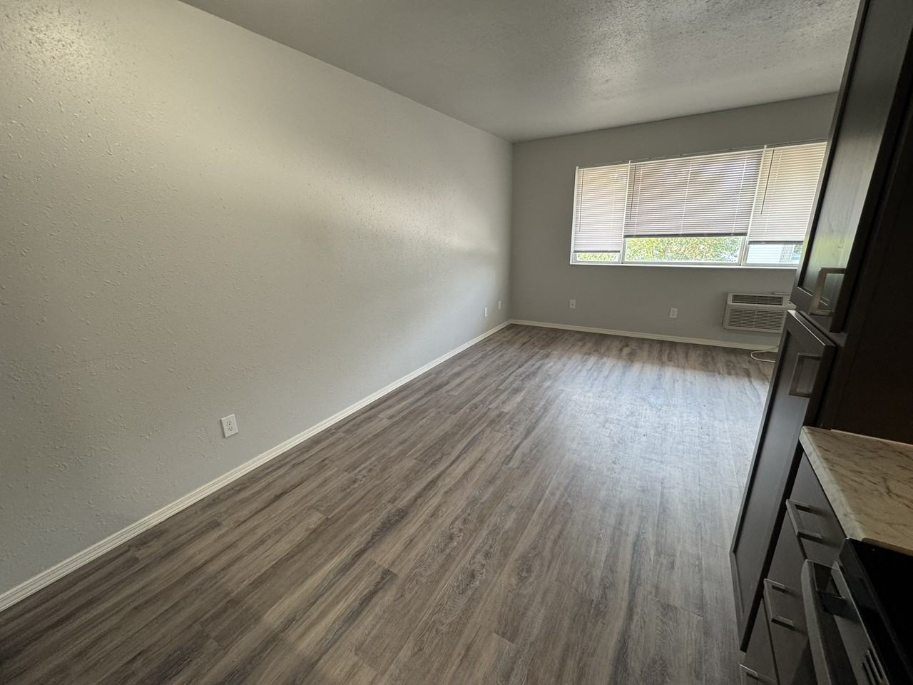 2411 W 2nd AveApt #11 - Photo 3 of 10