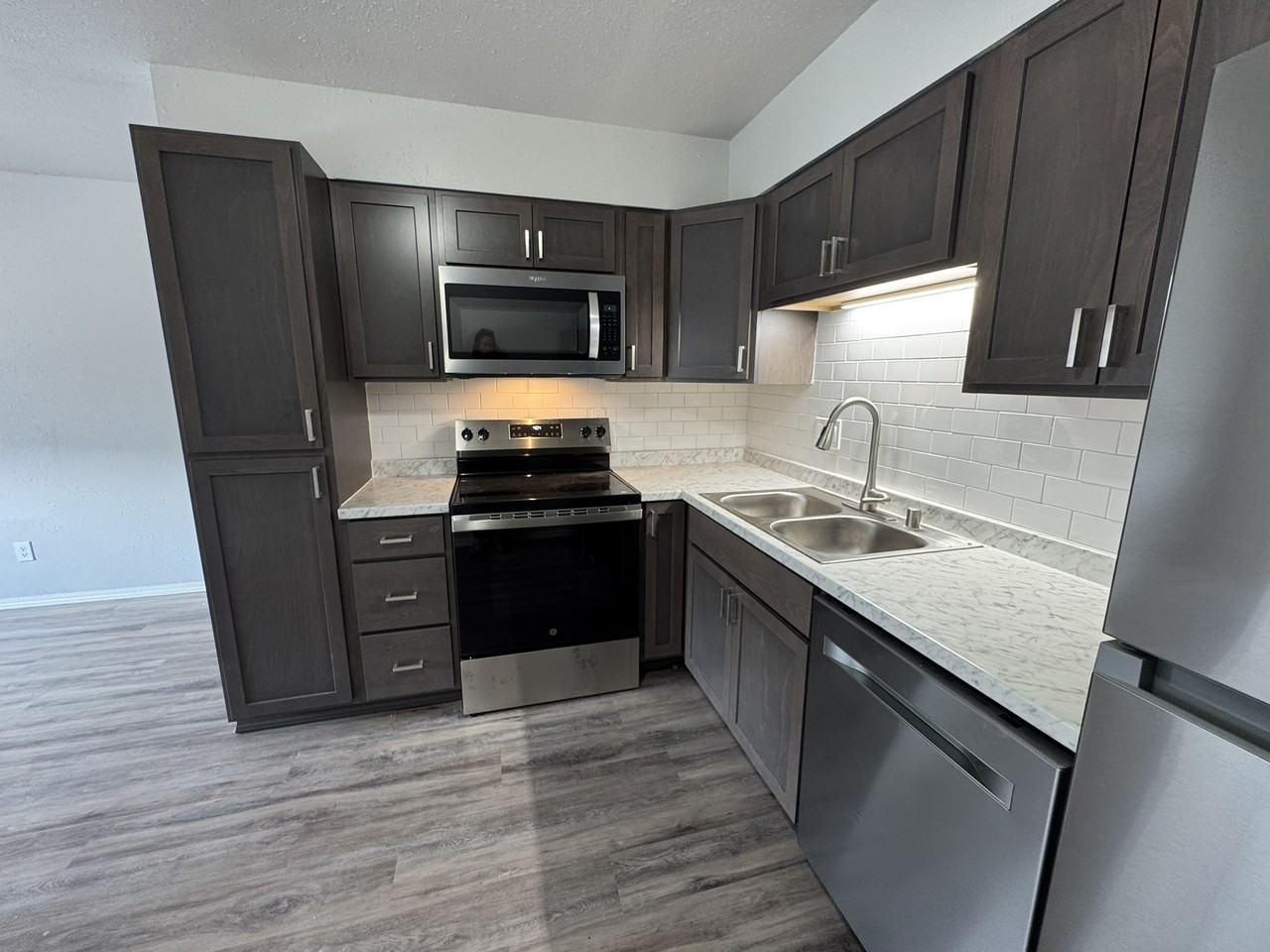 2405 W 2nd AveApt #23 - Photo 3 of 10