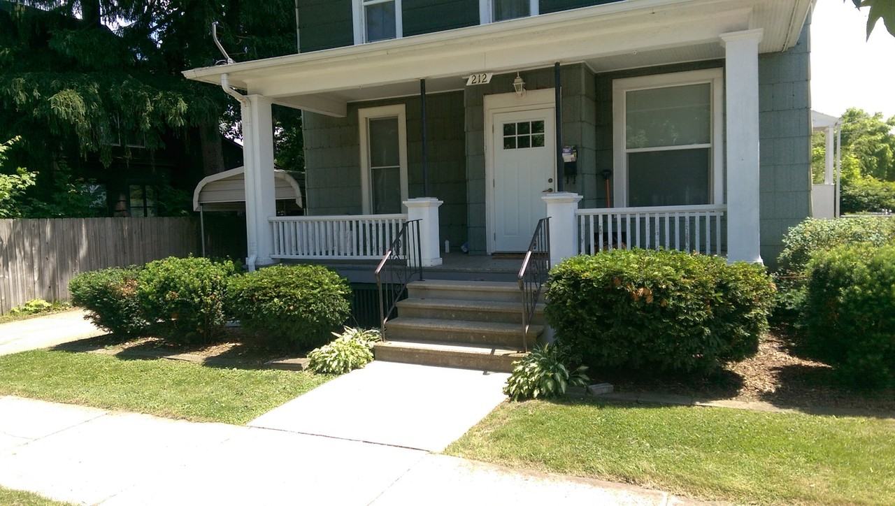 212 Noble Street, Unit Downstairs - Photo 2 of 9