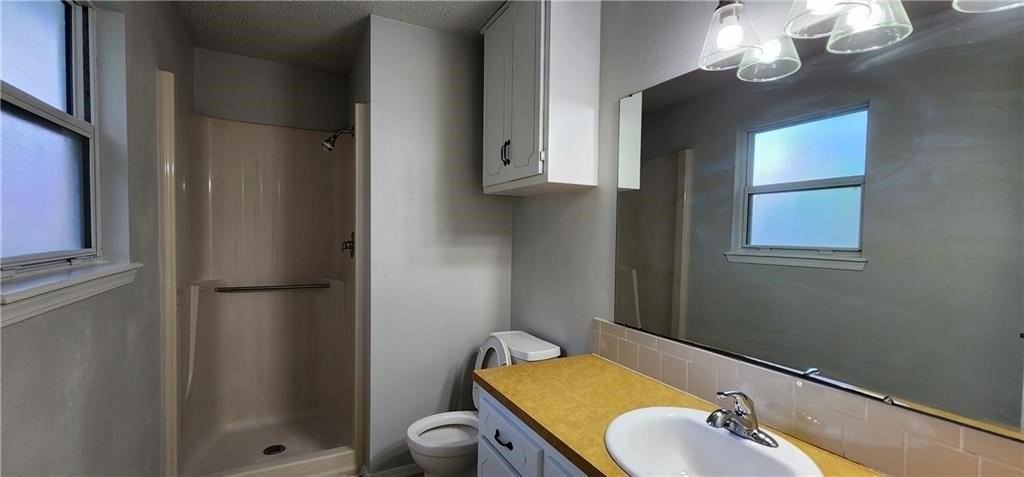 811 Se G St - Photo 3 of 10