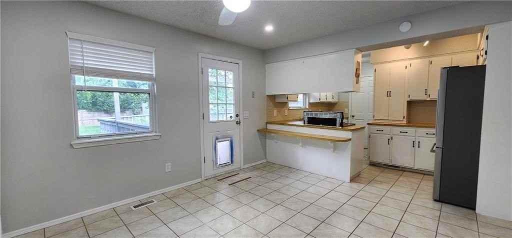 811 Se G St - Photo 5 of 10
