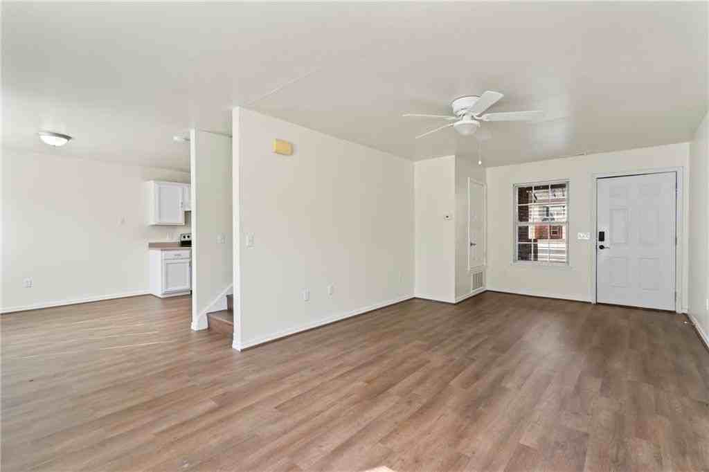 2910 Dawn Ct Unit B - Photo 4 of 15