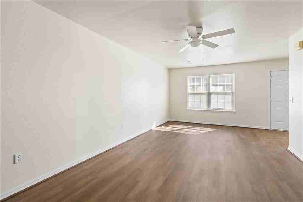 2910 Dawn Ct Unit B - Photo 5 of 15